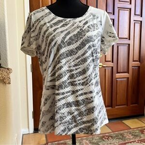 Chicos Zenergy Women’s  Tee Casual Khaki And White Zebra Stripe Size 1